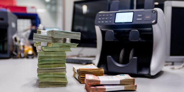 Cash recycling machines for banks
